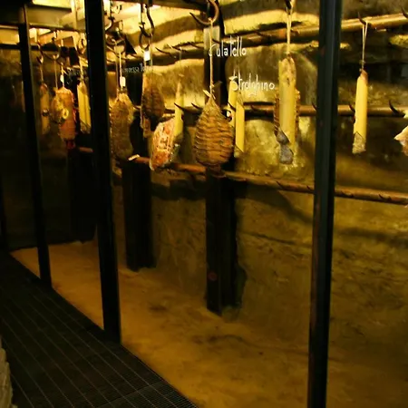 فندق Le Della Saracca Monforte dʼAlba